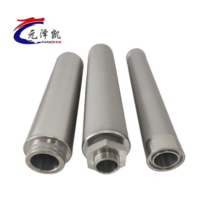 Sintret porøst titanfilter